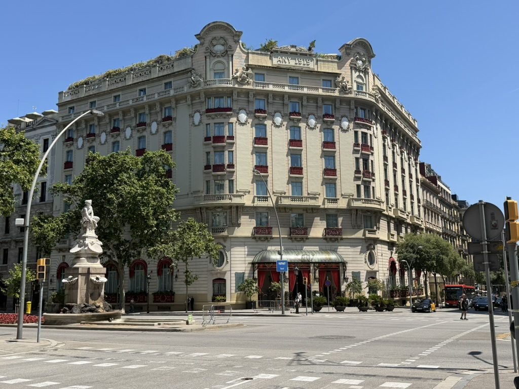 The Hotel El Palace Beaux-Arts facade in Barcelona's Eixample